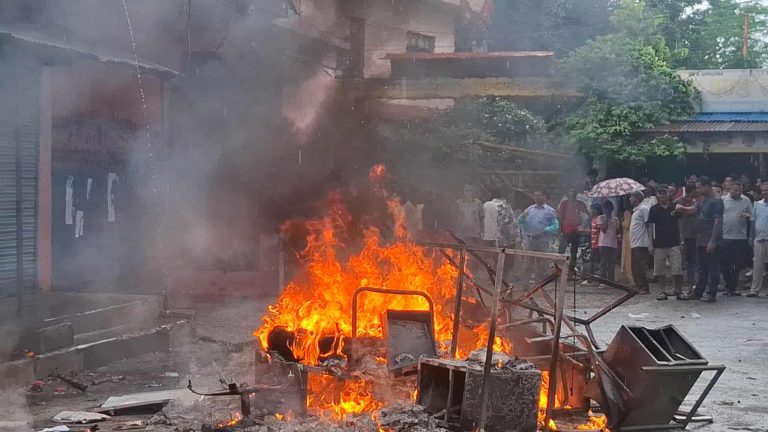उदयपुरमा जेन्जी आन्दोलन उग्र : सरकारी कार्यालय, पार्टी कार्यलय र निजी घरमा आगजनी