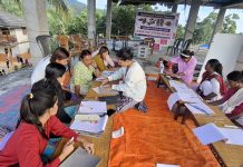 युवा महिलाहरूलाई ह्यान्डमेड चप्पल–स्लिपर बनाउने तालिम